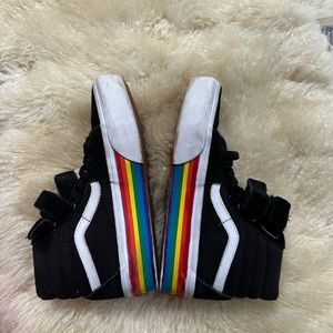 Black Vans High Top Rainbow details.